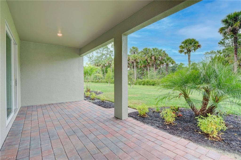 335 Tamarindo LN, NAPLES FL 34114-27