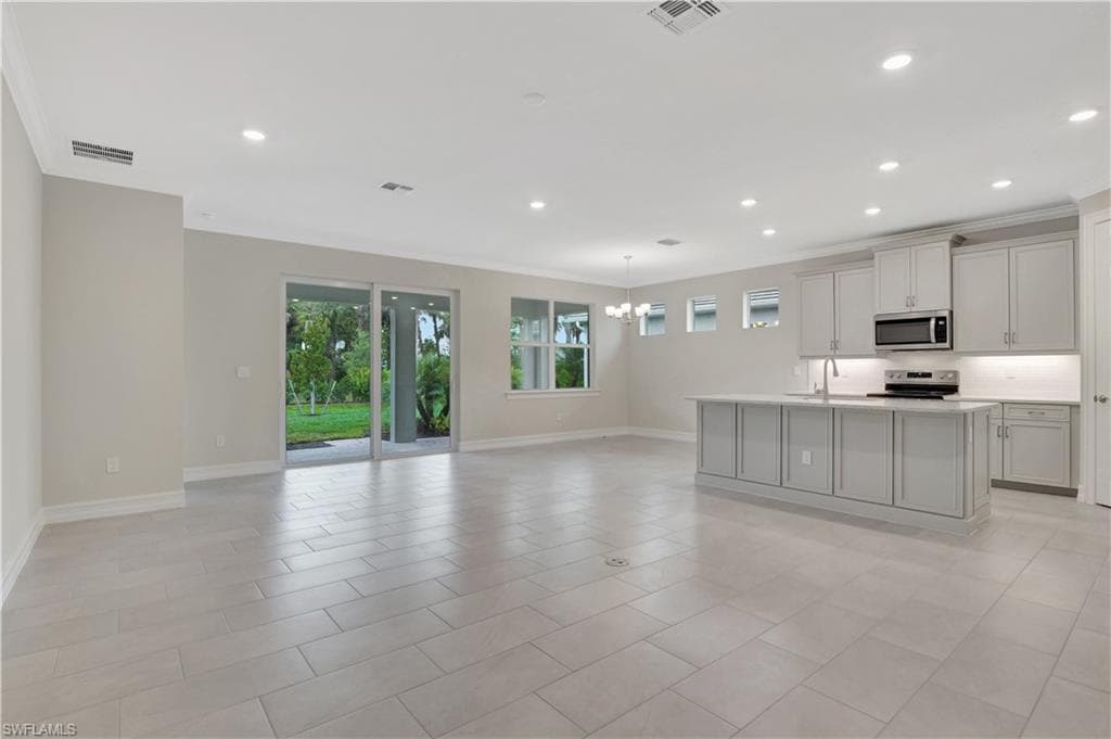 335 Tamarindo LN, NAPLES FL 34114-8