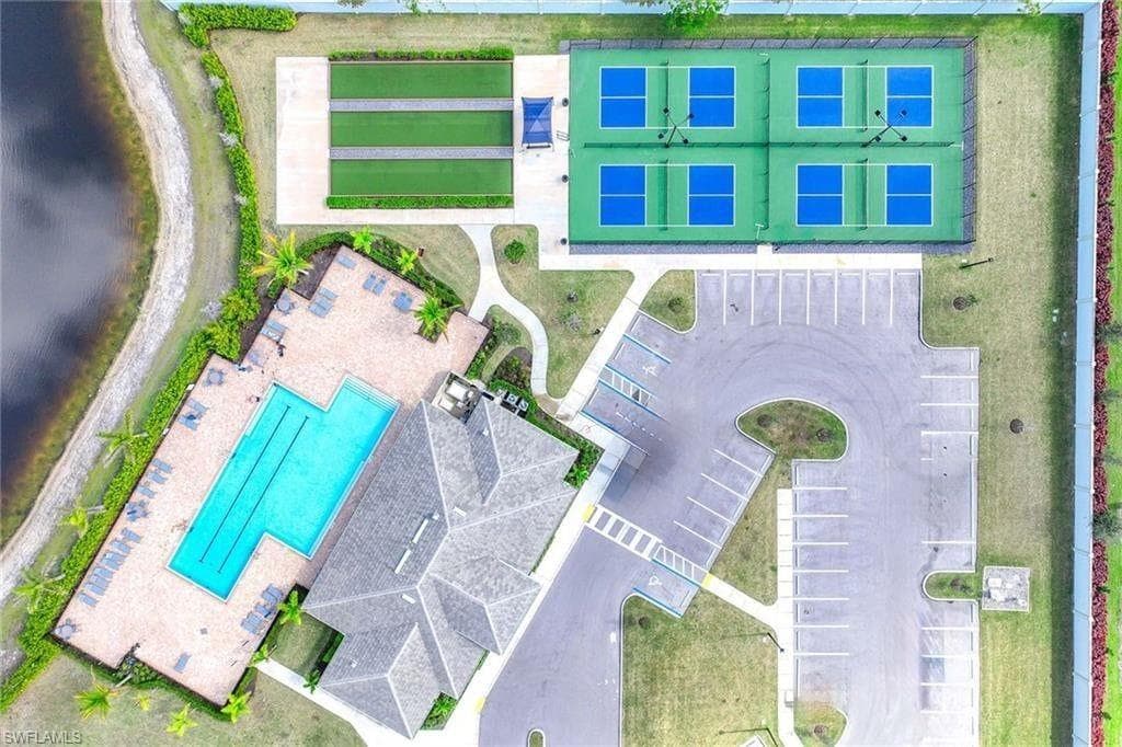 335 Tamarindo LN, NAPLES FL 34114-32