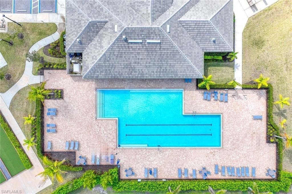 335 Tamarindo LN, NAPLES FL 34114-36