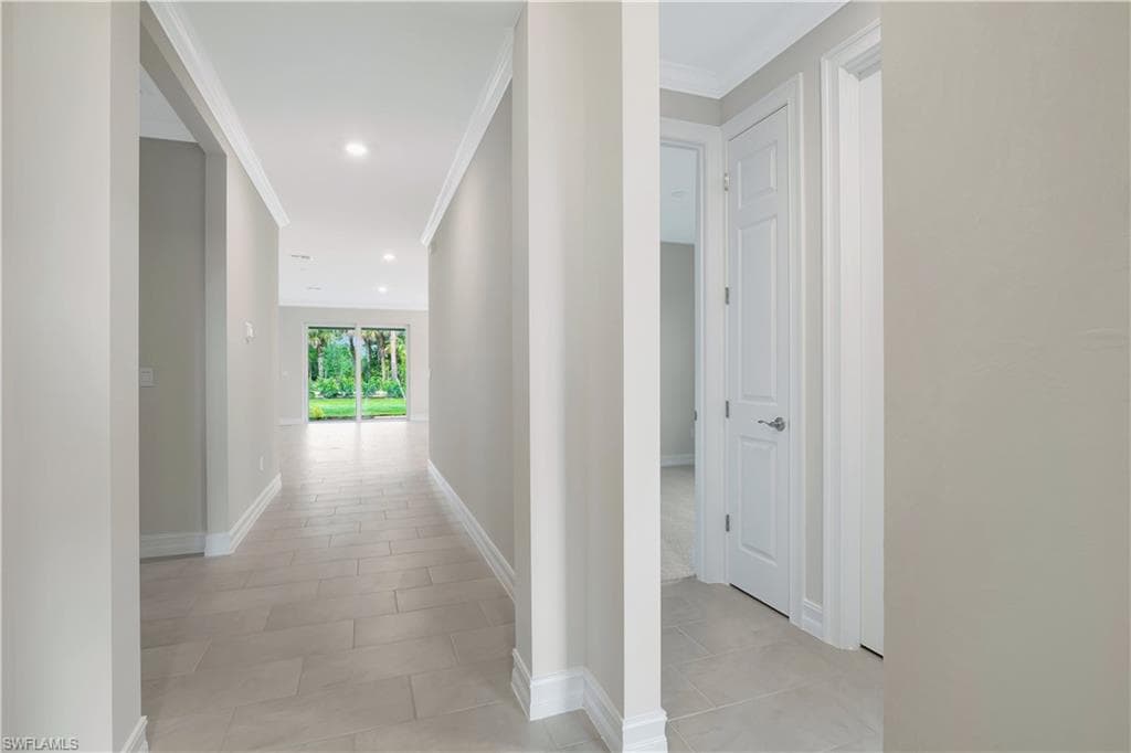 335 Tamarindo LN, NAPLES FL 34114-14