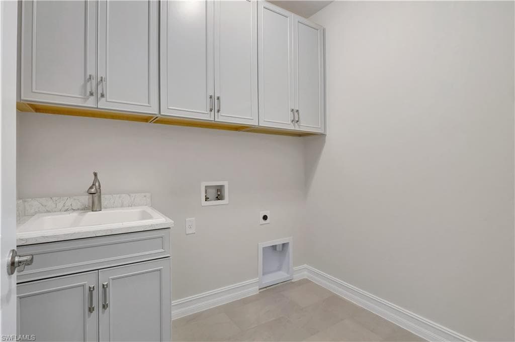 335 Tamarindo LN, NAPLES FL 34114-30