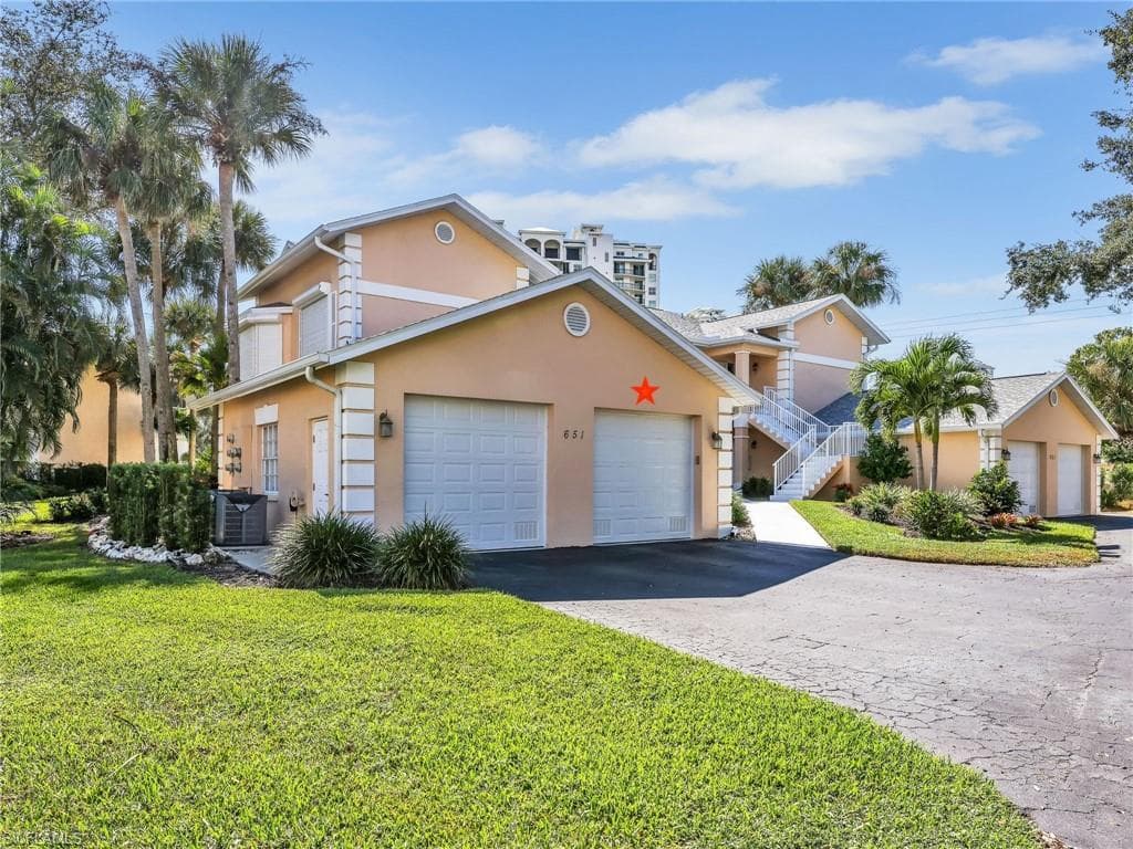 651 Wiggins Lake DR # 101, NAPLES FL 34110-5
