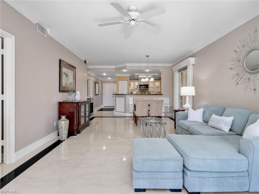 651 Wiggins Lake DR # 101, NAPLES FL 34110-15