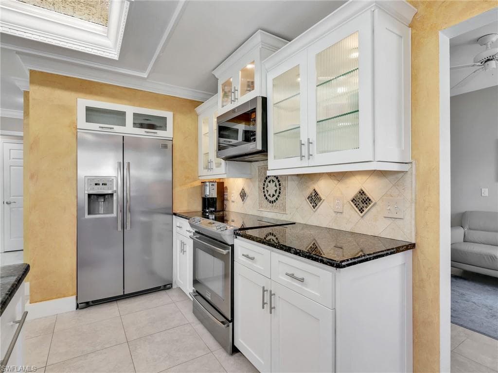 651 Wiggins Lake DR # 101, NAPLES FL 34110-11