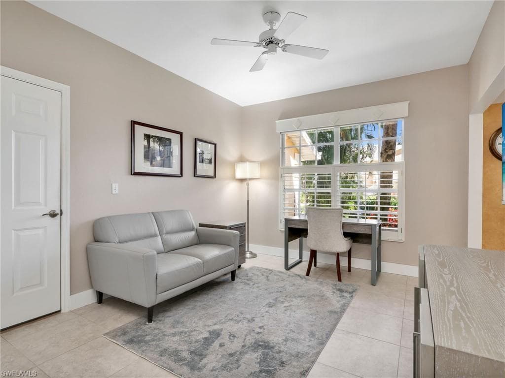 651 Wiggins Lake DR # 101, NAPLES FL 34110-29