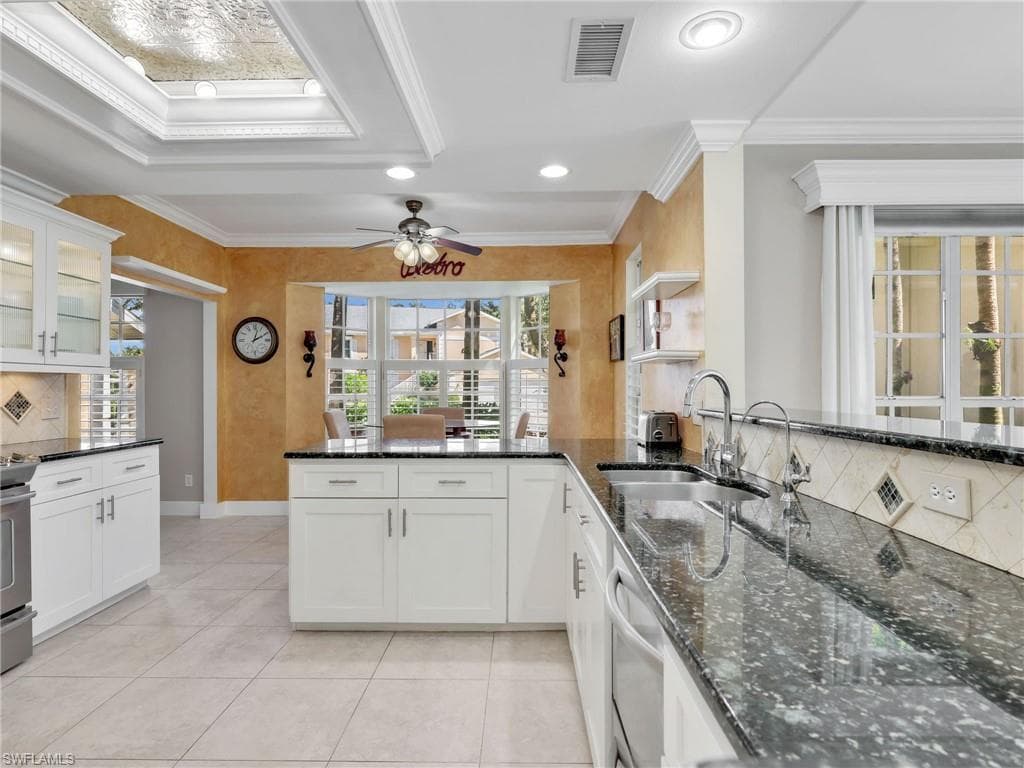 651 Wiggins Lake DR # 101, NAPLES FL 34110-9