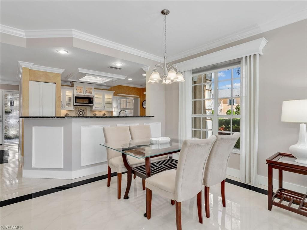 651 Wiggins Lake DR # 101, NAPLES FL 34110-13