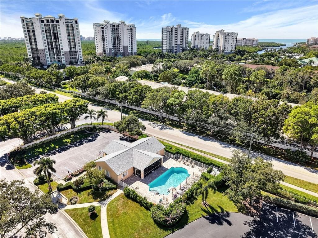 651 Wiggins Lake DR # 101, NAPLES FL 34110-39