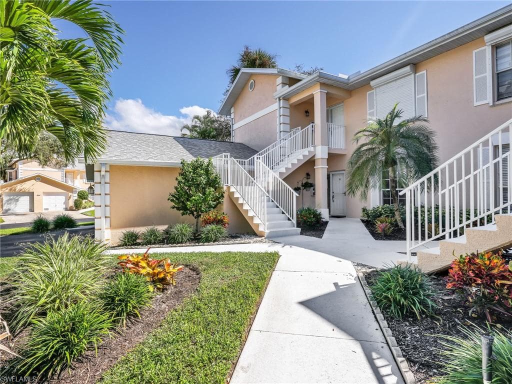 651 Wiggins Lake DR # 101, NAPLES FL 34110-3
