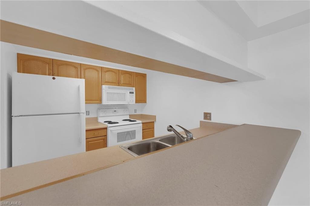 2875 Palm Beach BLVD # 205, FORT MYERS FL 33916-12