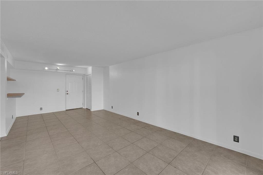 2875 Palm Beach BLVD # 205, FORT MYERS FL 33916-9