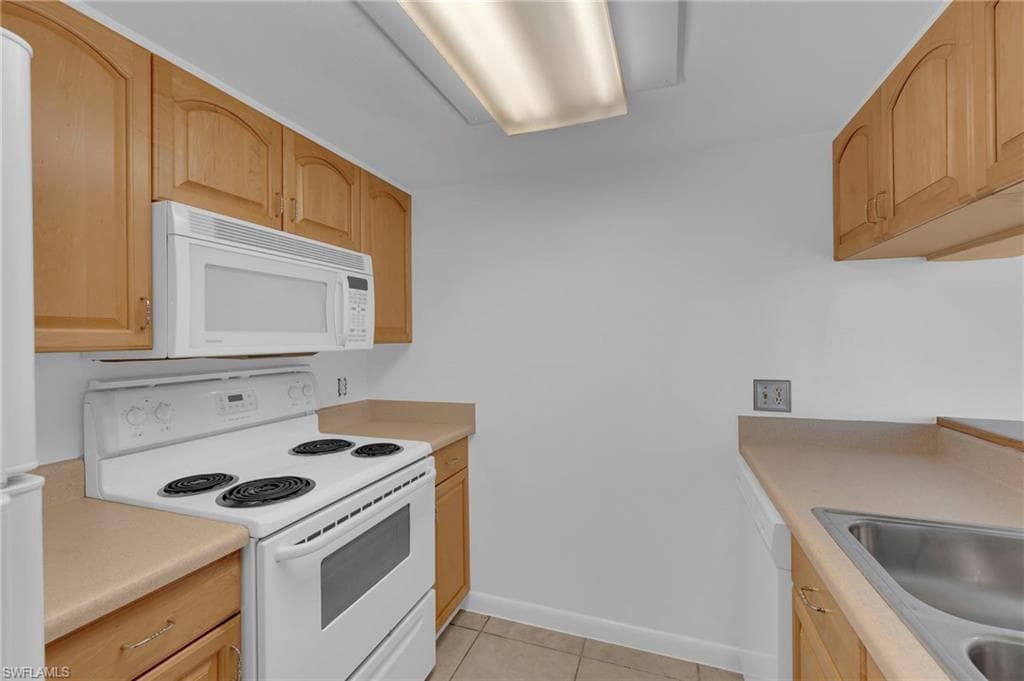 2875 Palm Beach BLVD # 205, FORT MYERS FL 33916-13