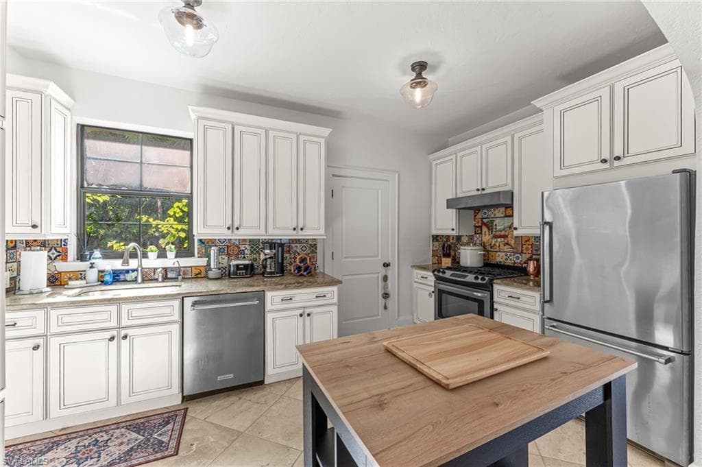 2408 Euclid AVE, FORT MYERS FL 33901-14