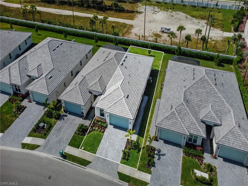 8937 Oceana WAY, NAPLES FL 34114-10