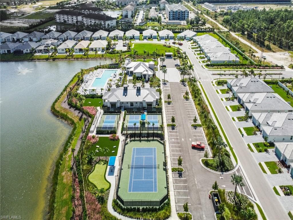 8937 Oceana WAY, NAPLES FL 34114-28