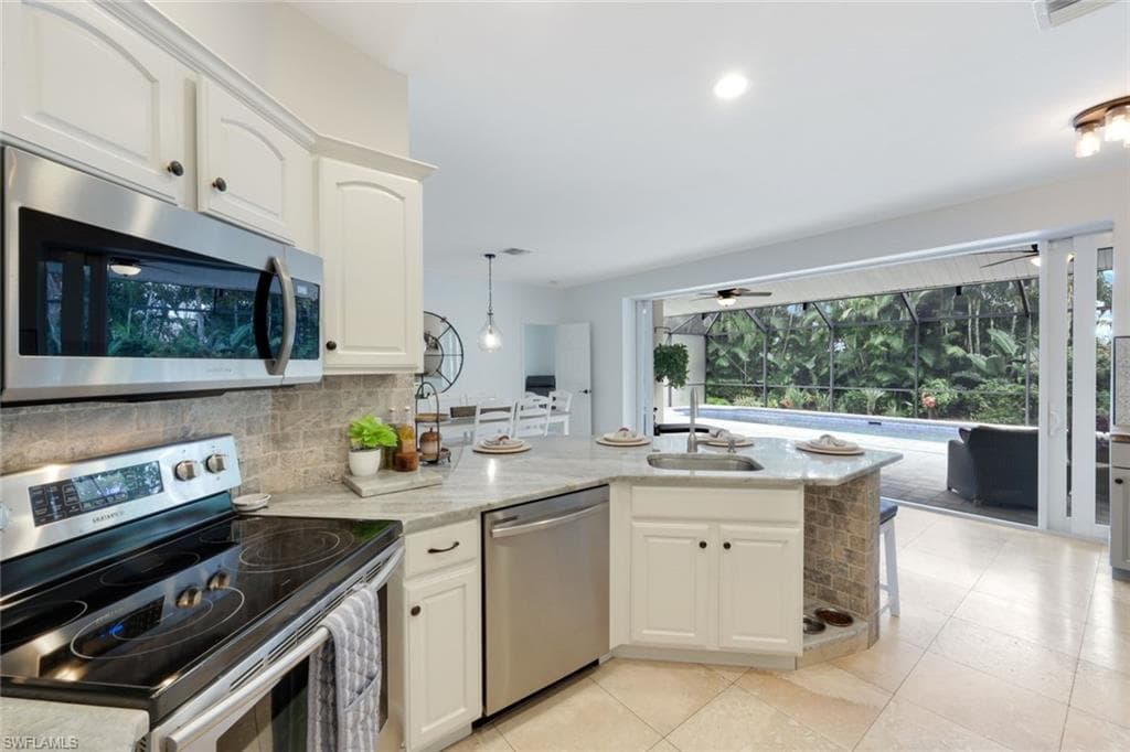 11641 Red Hibiscus DR, BONITA SPRINGS FL 34135-9