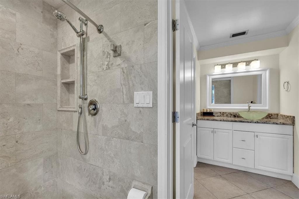 5305 Malaluka CT, CAPE CORAL FL 33904-17