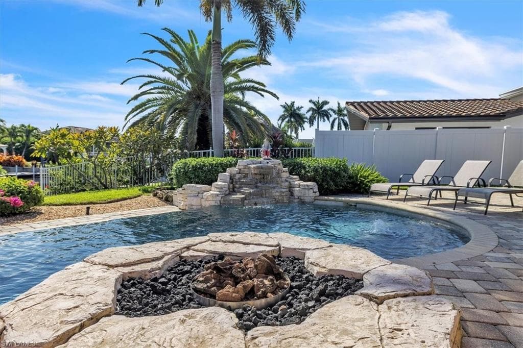 5305 Malaluka CT, CAPE CORAL FL 33904-30