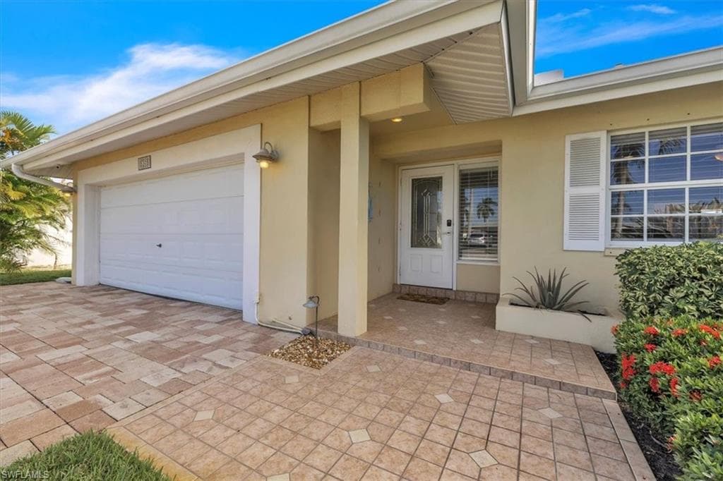 5305 Malaluka CT, CAPE CORAL FL 33904-3