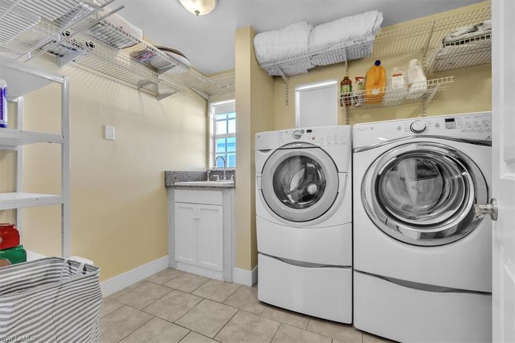 5305 Malaluka CT, CAPE CORAL FL 33904-24