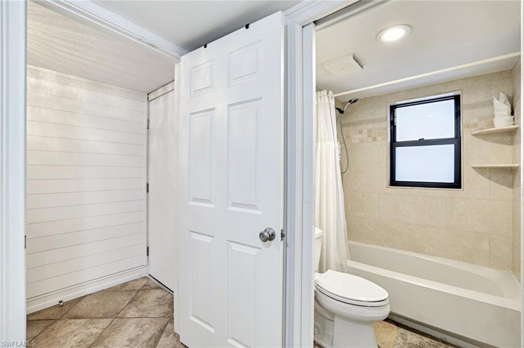 1085 Bald Eagle DR # C303, MARCO ISLAND FL 34145-17
