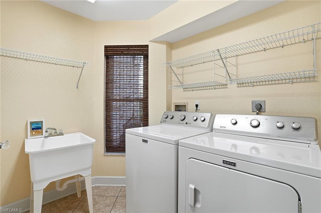 3688 Kent DR, NAPLES FL 34112-16