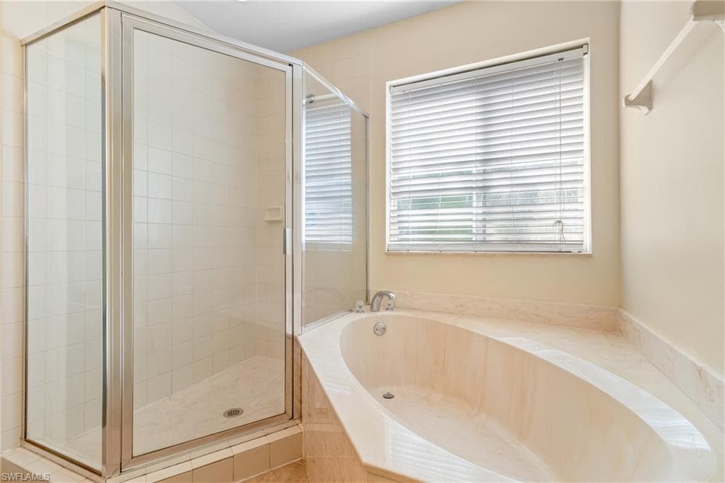 9602 Roundstone CIR, FORT MYERS FL 33967-25