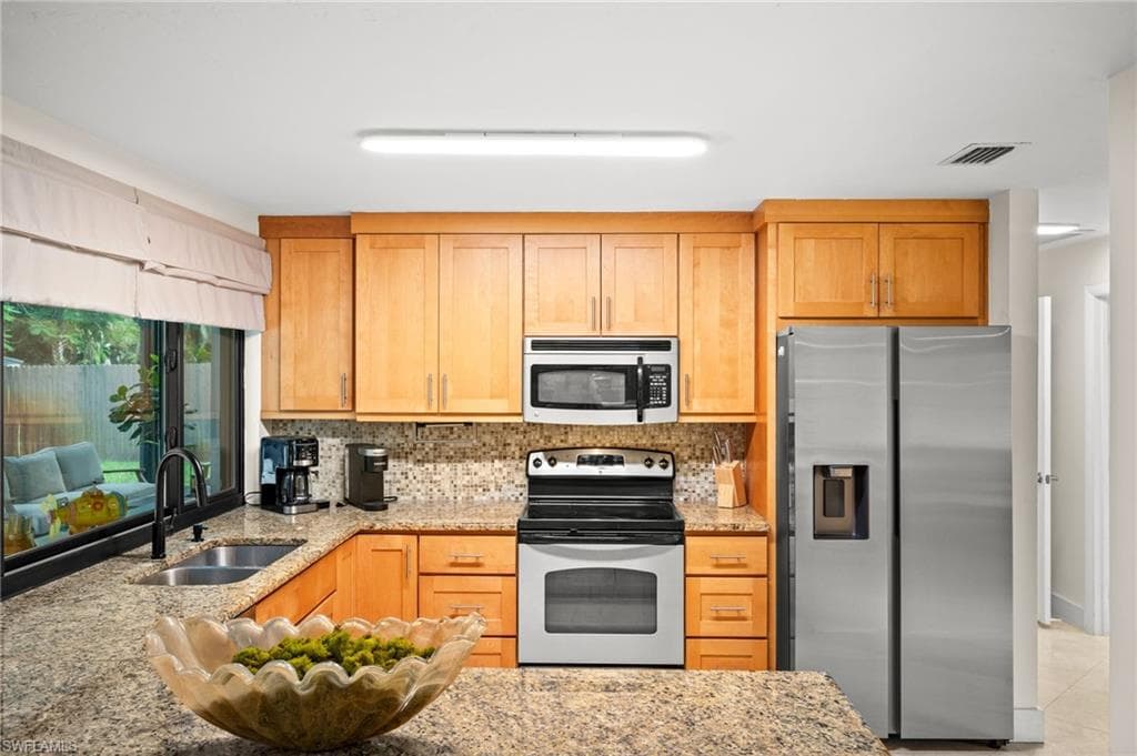 472 Palm River BLVD, NAPLES FL 34110-6