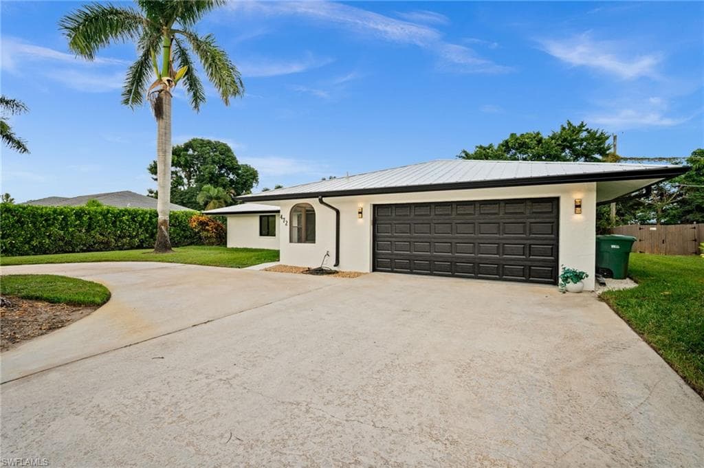 472 Palm River BLVD, NAPLES FL 34110-49