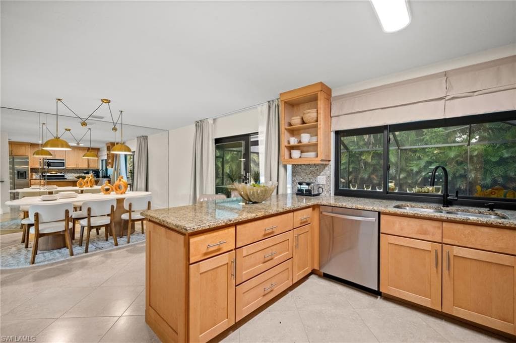 472 Palm River BLVD, NAPLES FL 34110-3