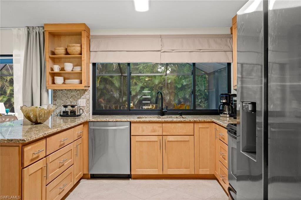 472 Palm River BLVD, NAPLES FL 34110-7