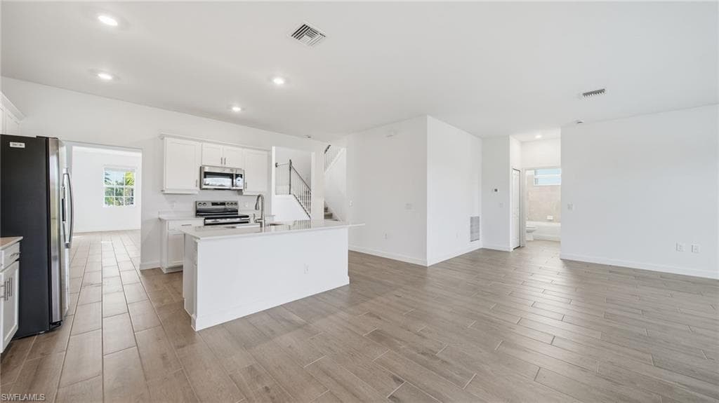15705 Raveneli CT-15