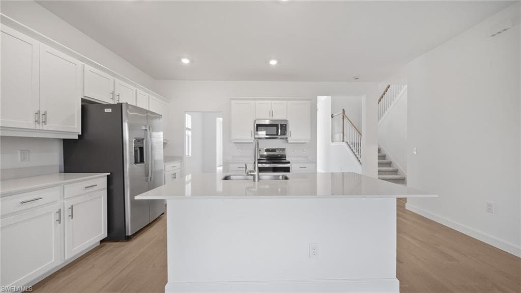 15705 Raveneli CT-17