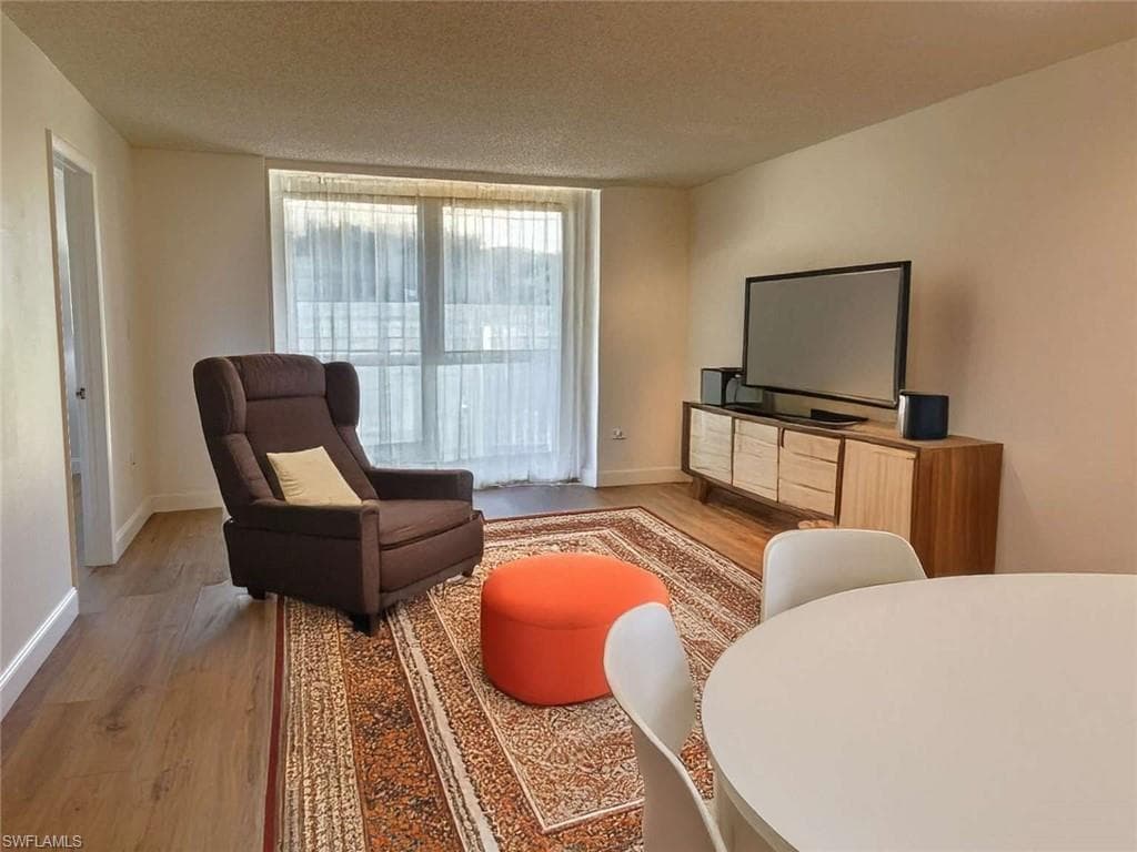 180 Turtle Lake CT # 101, NAPLES FL 34105-5