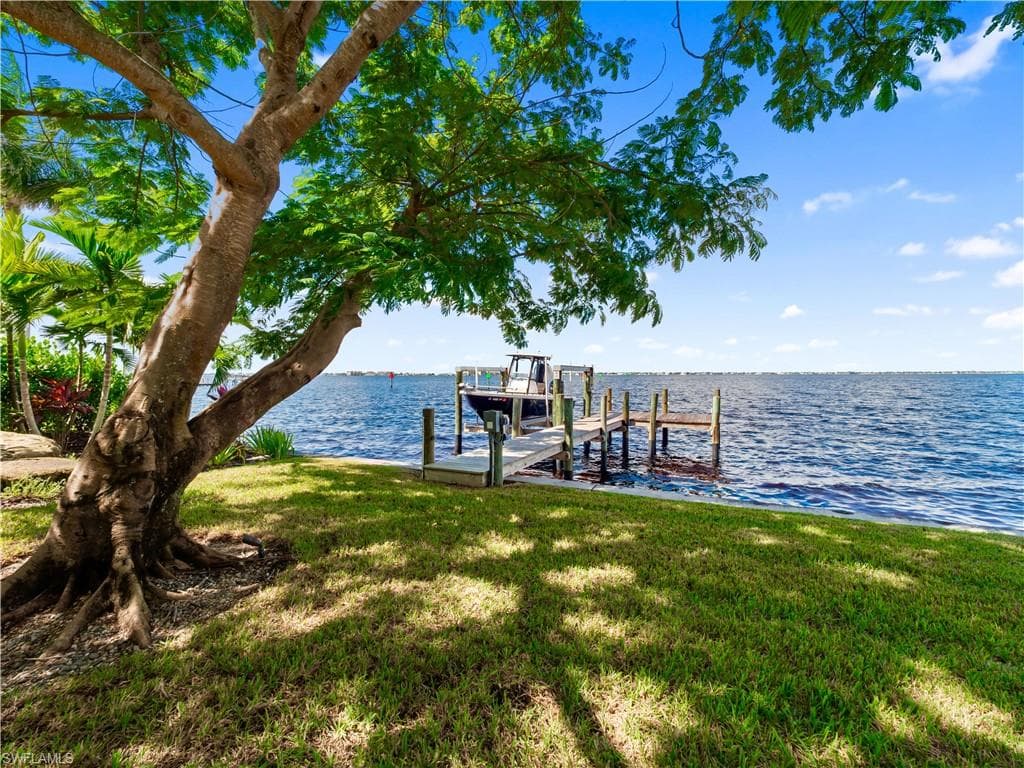 5844 Riverside LN, FORT MYERS FL 33919-33