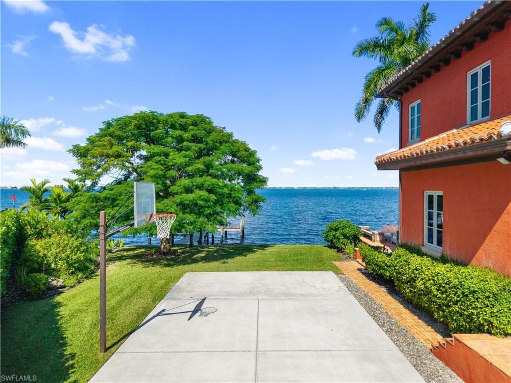 5844 Riverside LN, FORT MYERS FL 33919-32