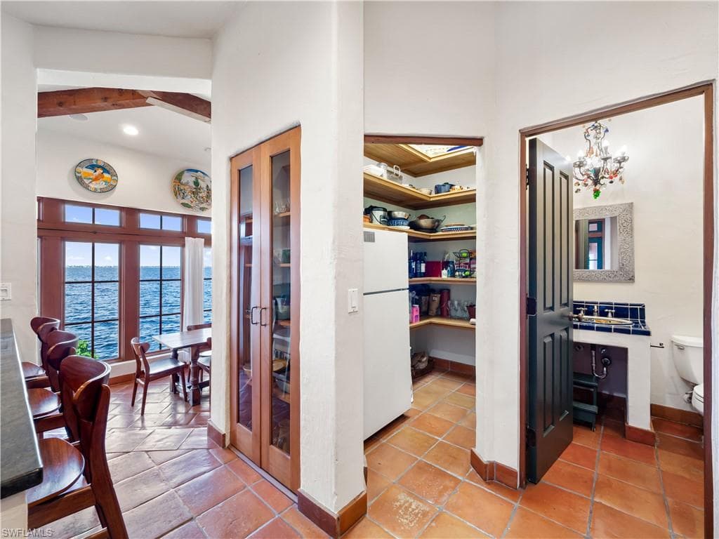 5844 Riverside LN, FORT MYERS FL 33919-18