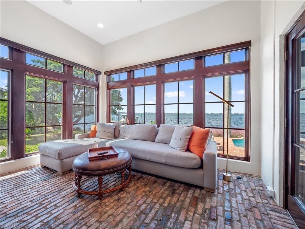 5844 Riverside LN, FORT MYERS FL 33919-24