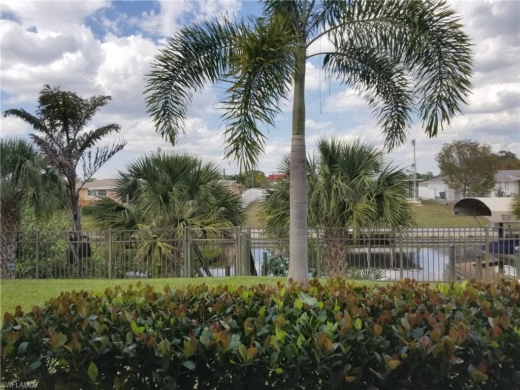 9358 Palm Island CIR, NORTH FORT MYERS FL 33903-19