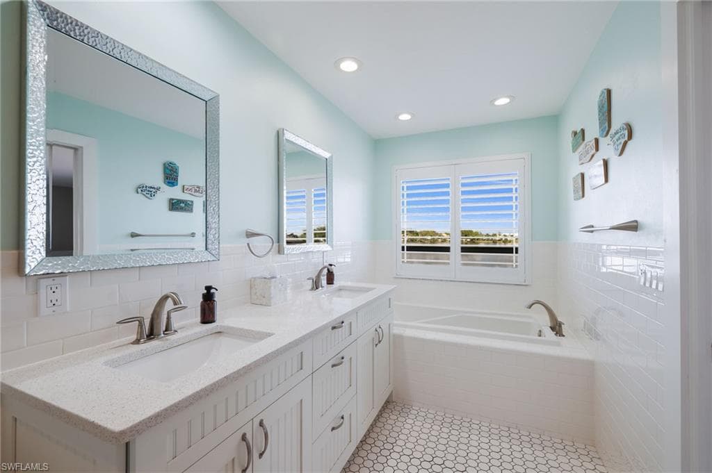 5100 Harborage DR, FORT MYERS FL 33908-17