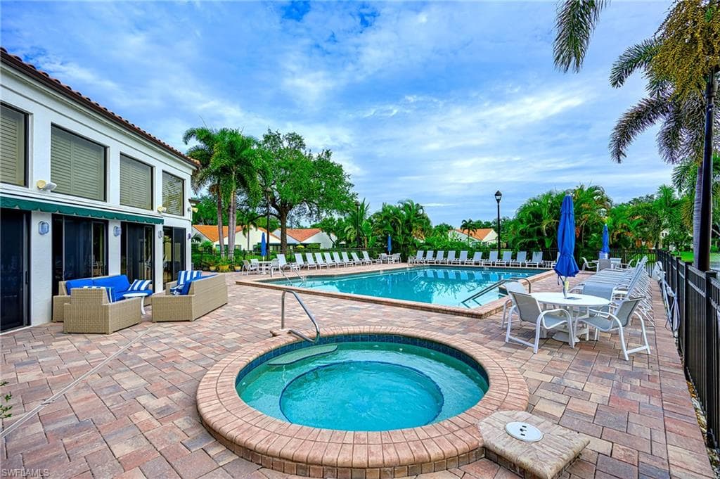 592 Beachwalk CIR # N202, NAPLES FL 34108-26