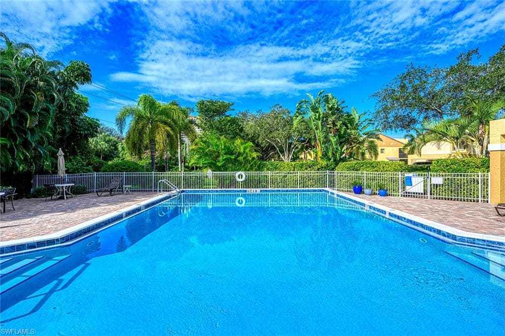 592 Beachwalk CIR # N202, NAPLES FL 34108-25