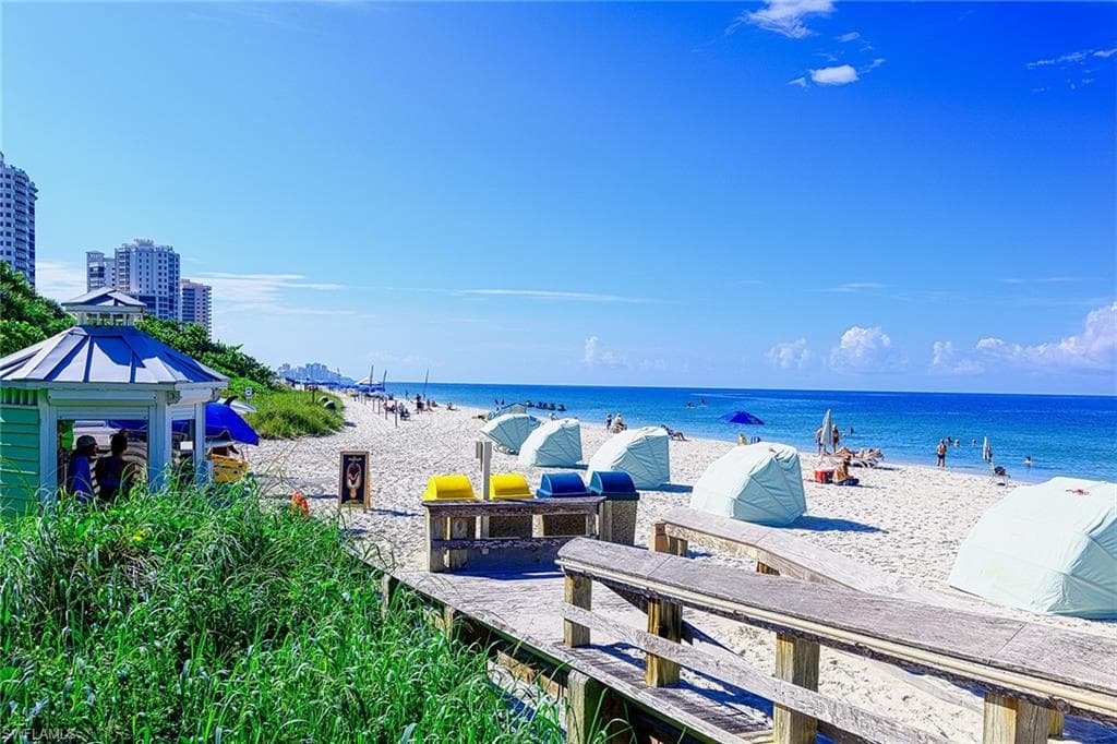 592 Beachwalk CIR # N202, NAPLES FL 34108-35