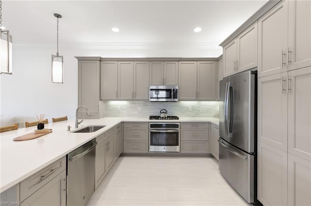 4409 Aurora ST, NAPLES FL 34119-6