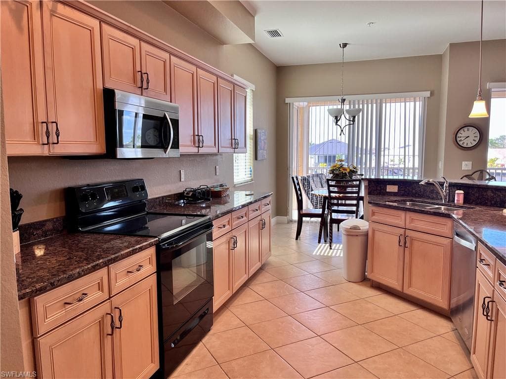 190 Shadroe Cove CIR # 703, CAPE CORAL FL 33991-5