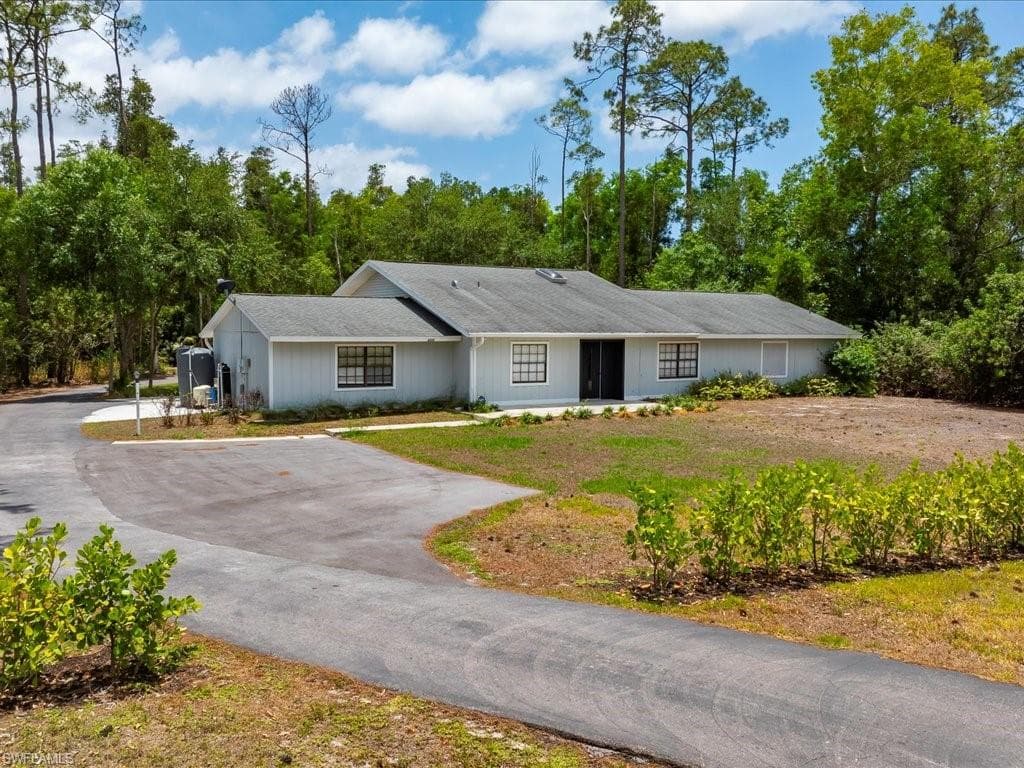 6800 Bottlebrush LN, NAPLES FL 34109-7