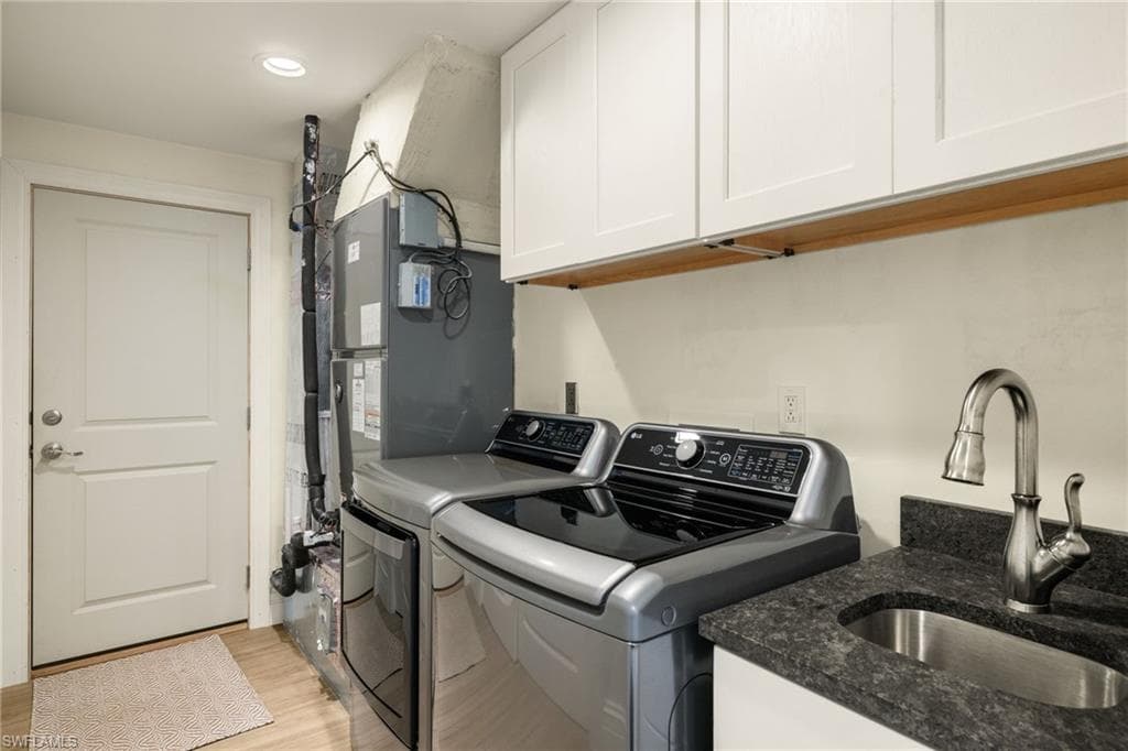 985 Oyster CT, SANIBEL FL 33957-26