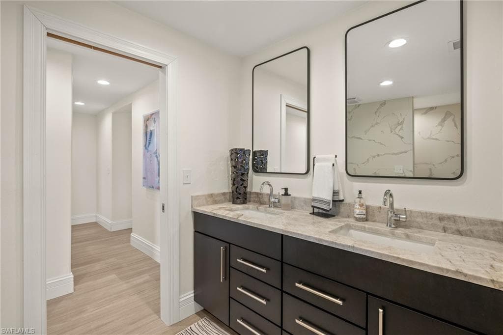 985 Oyster CT, SANIBEL FL 33957-15