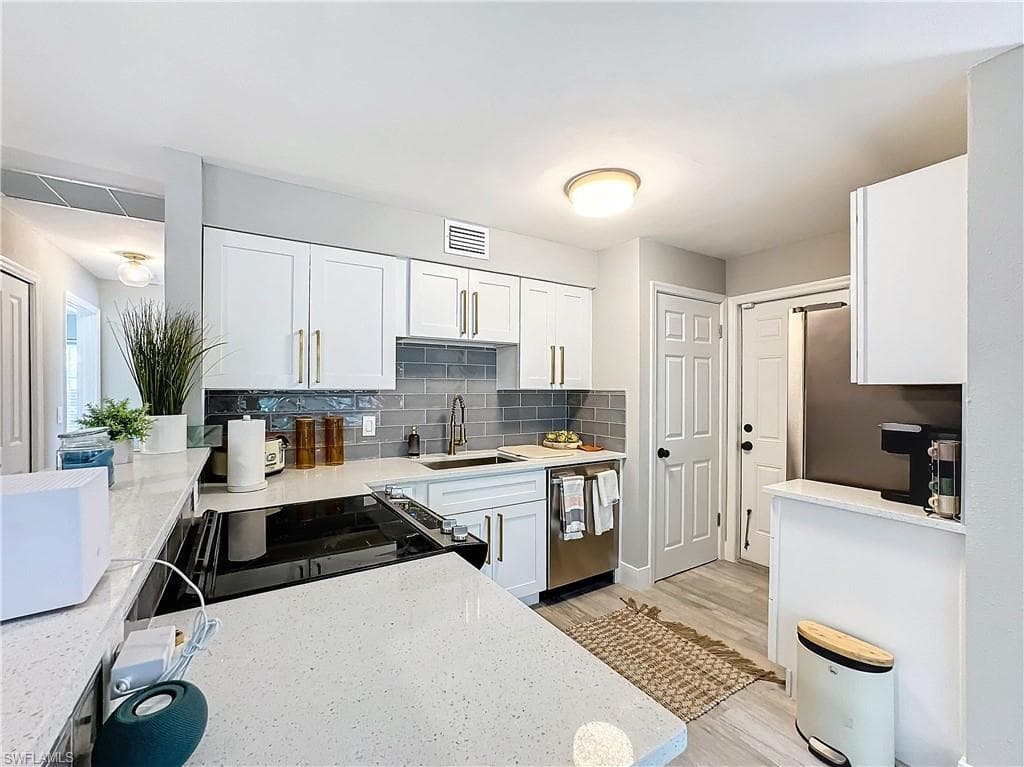 9 Knights Bridge RD # 30, NAPLES FL 34112-22
